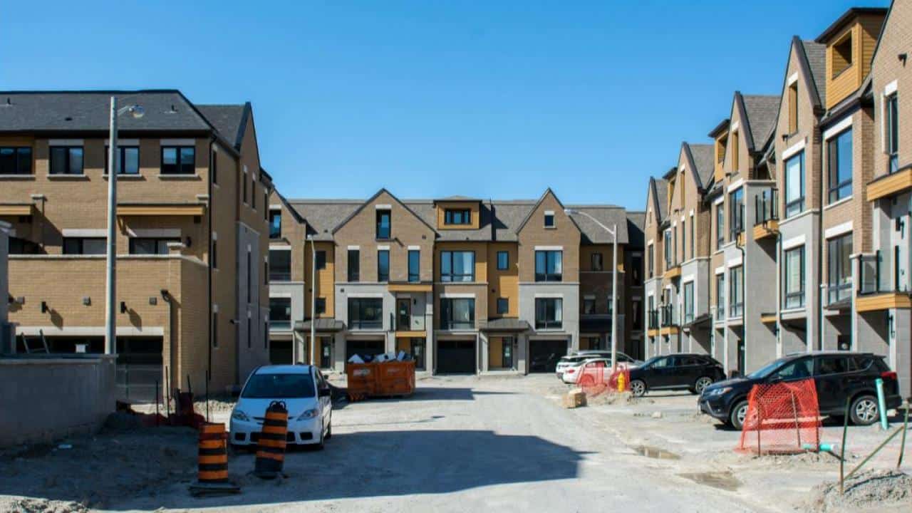 The Ultimate Comparison Guide for Homebuyers: Condo vs House vs Townhouse – Which One is Right for You?