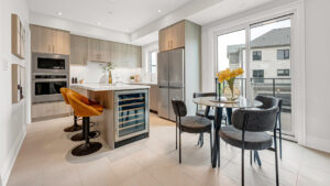 Skylands Towns Richmond Hill kitchen and dining area